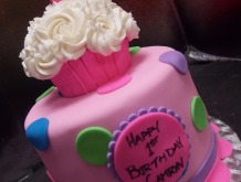 1st-birthday-cake-with-a-cupcake-on-top