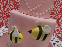 Bee-mine-cake