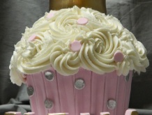 crown-jumbo-birthday-cupcake
