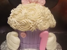 jumbo-Minnie-Mouse-cupcake