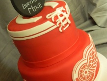 red-wings-cake