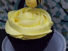 Bee-cupcake