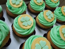 Luck-of-the-Irish-themed-cupcakes