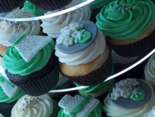 bridal-shower-themed-cupcakes