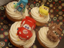 cupcakes-with-CARS-toppers