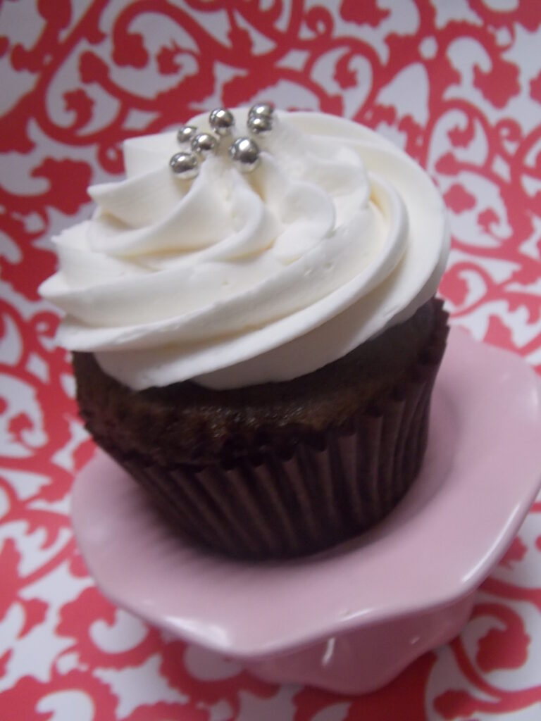 Black & White Cupcake